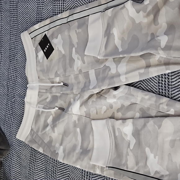 DKNY SET-Mens Camo Sweatshirt & Joggers.New w/ Tags!! - Picture 5 of 8